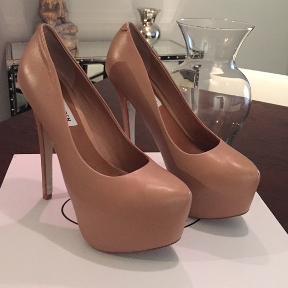 Steve Madden Shoes - Steve Madden DEJAVU heels