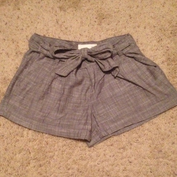 Gray linen shorts with bow belt