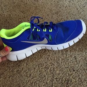 Nike free runs 5.0