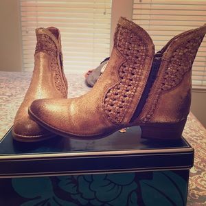 Seychelles Gold Distressed Low Boots Size 7.5