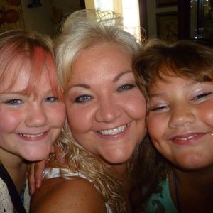 Meet your Posher, Elaine