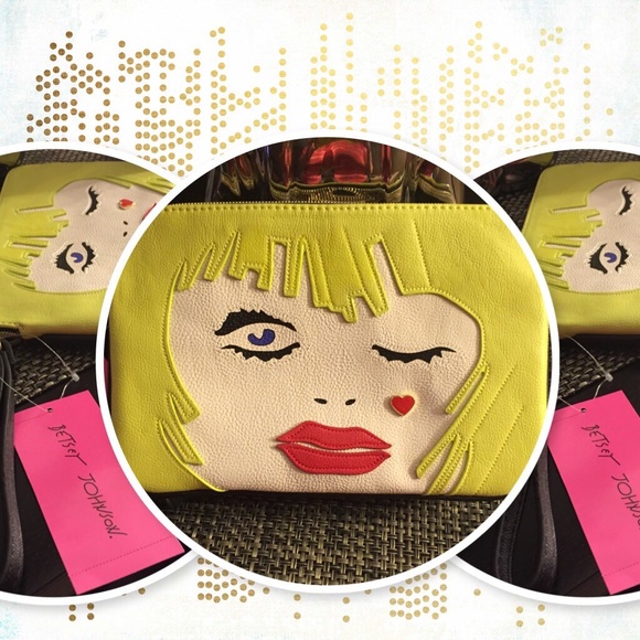 😘 Betsey Johnson Wink Wristlet 😘