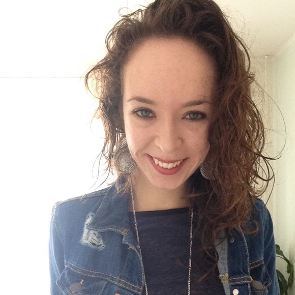 Meet your Posher, Claire - Picture 1 of 1