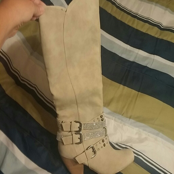 not rated Shoes - Beige suede boot