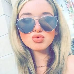 Meet your Posher, Sandy