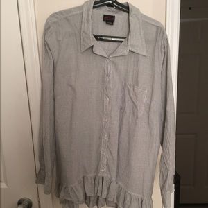 TORRID 🌺 Button Down Grey & White Stripped Top