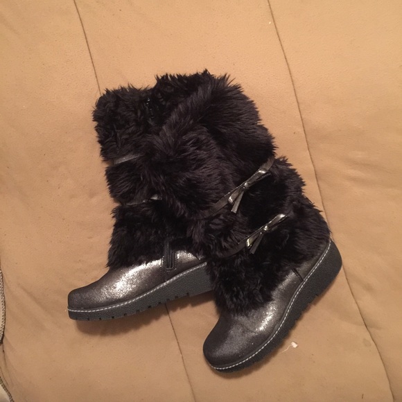 Furry boots - Picture 2 of 2