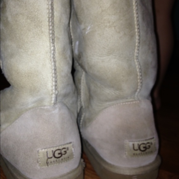 PRELOVED UGGS - Picture 3 of 4