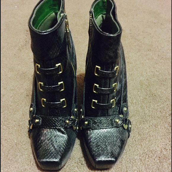 Christian Siriano Black/grey lizard print booties.