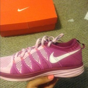 Nike FLYKNIT LUNER 2 that our Dark and light Pink