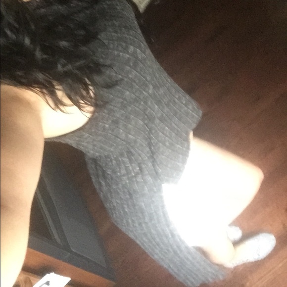 Gray turtle neck tank top - Picture 2 of 3