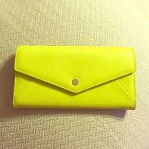 Authentic tory burch wallet NWOT..SALE!!!!