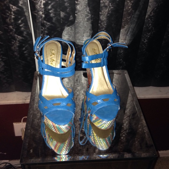 Turquoise wedge
