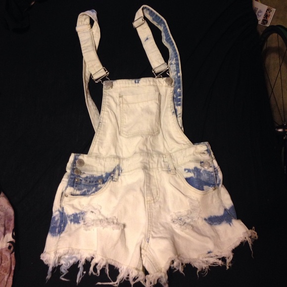 Overall bleached shorts