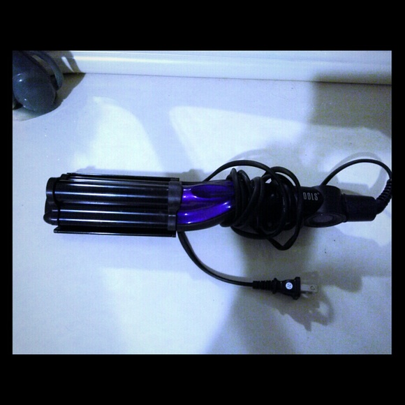 Hot tools ceramic waver.