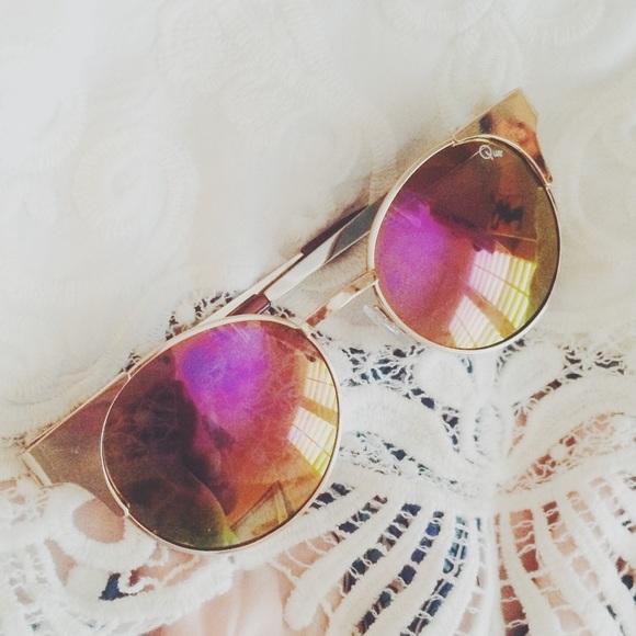 Quay Accessories - HP ✨ QUAY Asha Sunglasses w/ Pouch