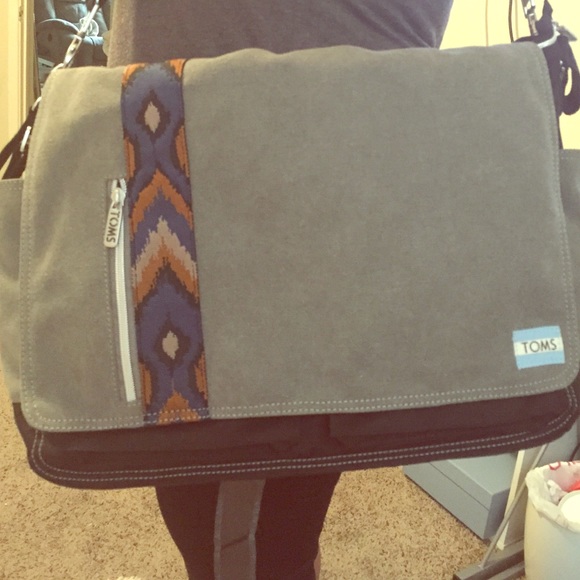 TOMS Handbags - TOMS baby bag messenger👶🏼