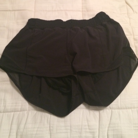lululemon athletica Pants - LULULEMON BLACK HOTTY HOT SHORTS SZ 10