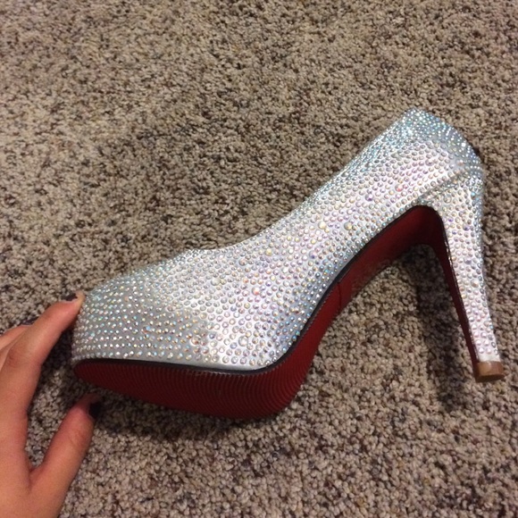 Sparkling silver heels - Picture 1 of 3