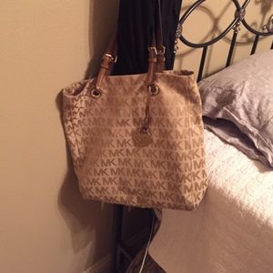 Michael kors tan tote.