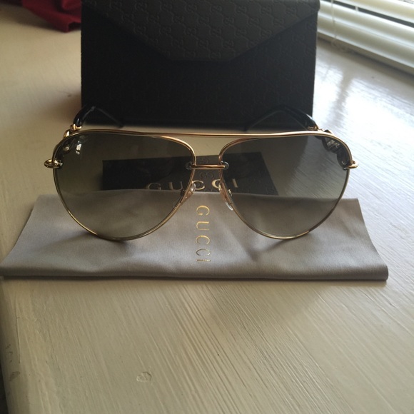 Gucci gold and black aviator sunglasses with case