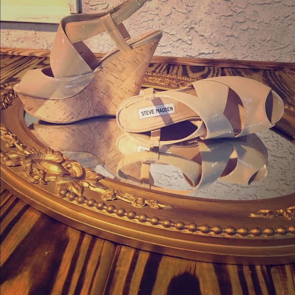 Steve Madden nude wedges!