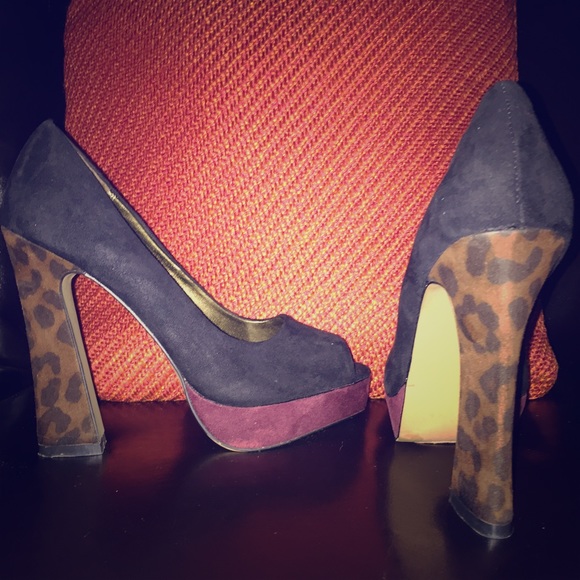 🌼 New York & Company Cheetah Heels 🌼