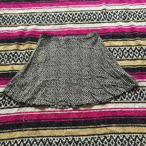 SOLD A-LINE DAISY PRINT SKIRT - Picture 3 of 4