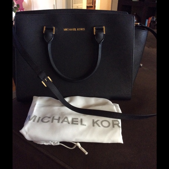 MICHAEL Michael Kors Handbags - Michael Kors Selma Black 🎀