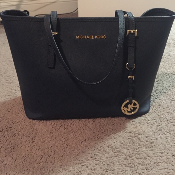 🔴 SOLD on Merc 🔴 Michael Kors Small Navy Tote
