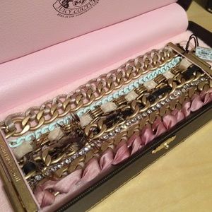 Juicy feather accent bracelet