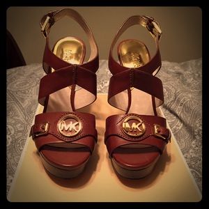Reduced!!!Michael Kors platfuform heals!
