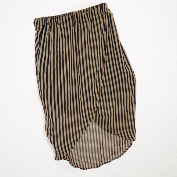✨PRICE REDUCED✨ High-low wrap around Skirt