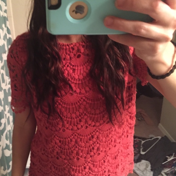 Coral scalloped hem crochet overlay top.