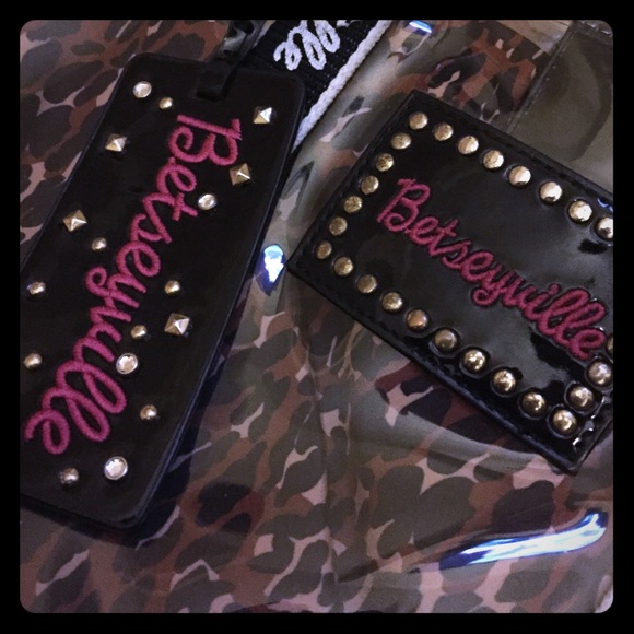 Betseyville Cheetah Print Purse