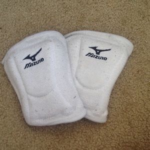 White mizuno knee pads