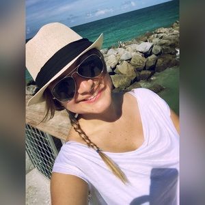 Meet your Posher, Carol