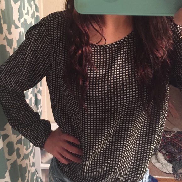 Button back long sleeved shirt.