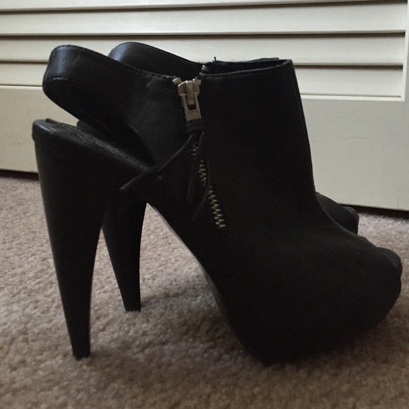 BCBGeneration black peep toe heels