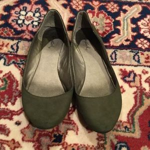 Hunter Green Qupid Flats