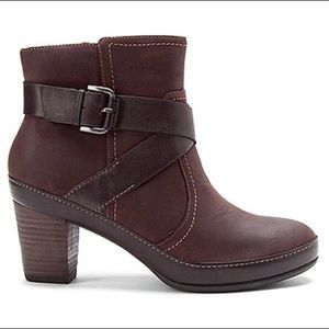 BRAND NEW Clarks Artisan Brown Leather Booties 💜