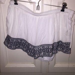 WHITE shorts with embroidered blue design