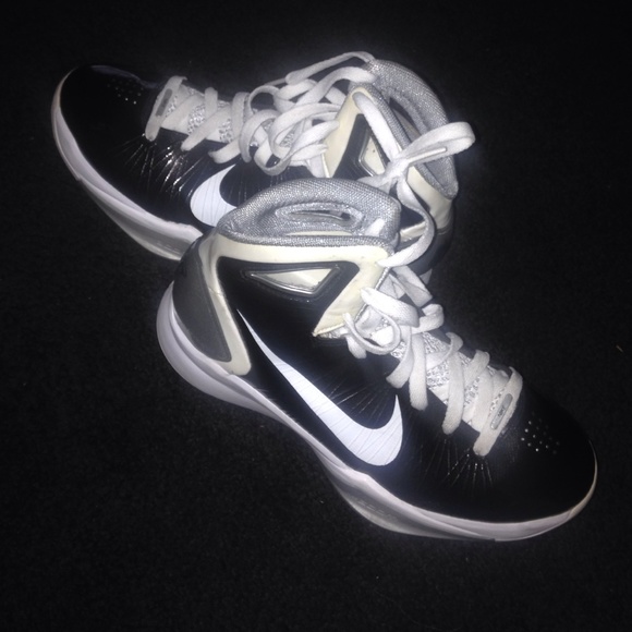 Black and white nike Hyperdunks size 8