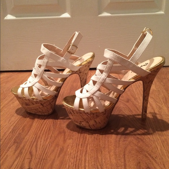 Beautiful white heels with wooden soles - Picture 4 of 4