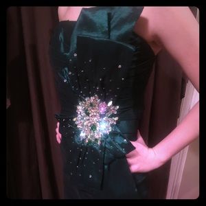 designer Homecoming TonyBowls deep green dress