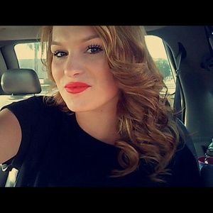 Meet your Posher, Carissa