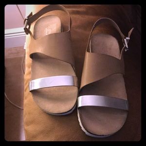 Brand new Kenneth Cole reaction sandals