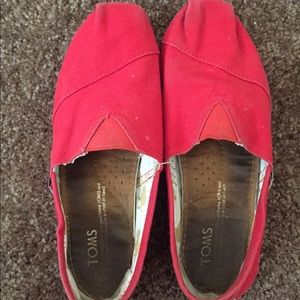 red TOMS