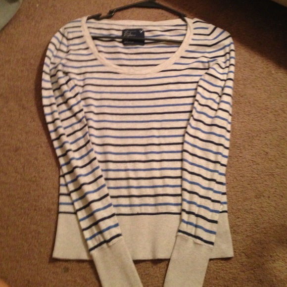 White and blue stripped sweater