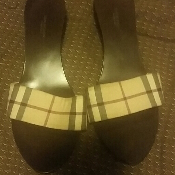 Burberry shoes - Picture 1 of 2